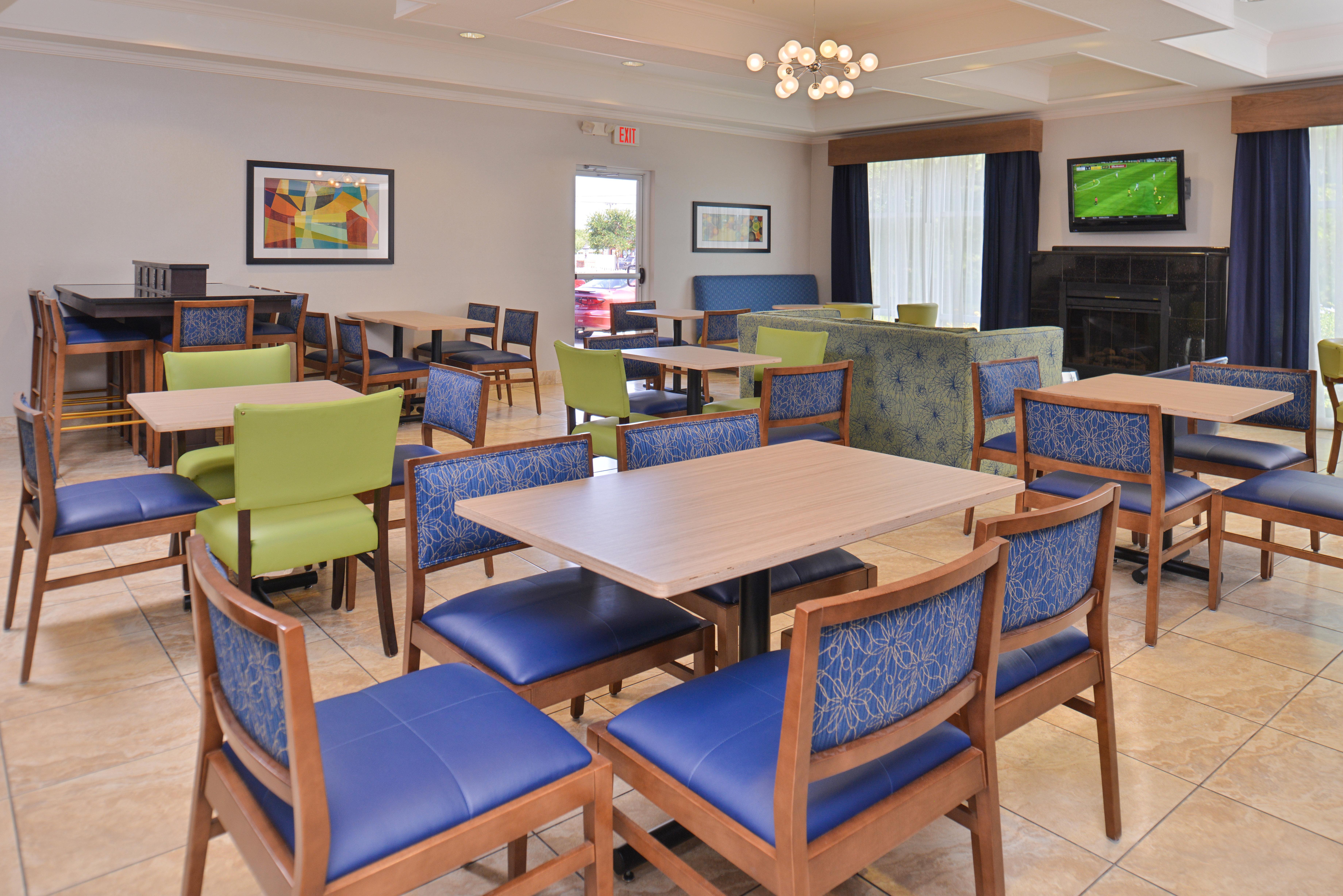 Holiday Inn Express & Suites San Antonio South מראה חיצוני תמונה