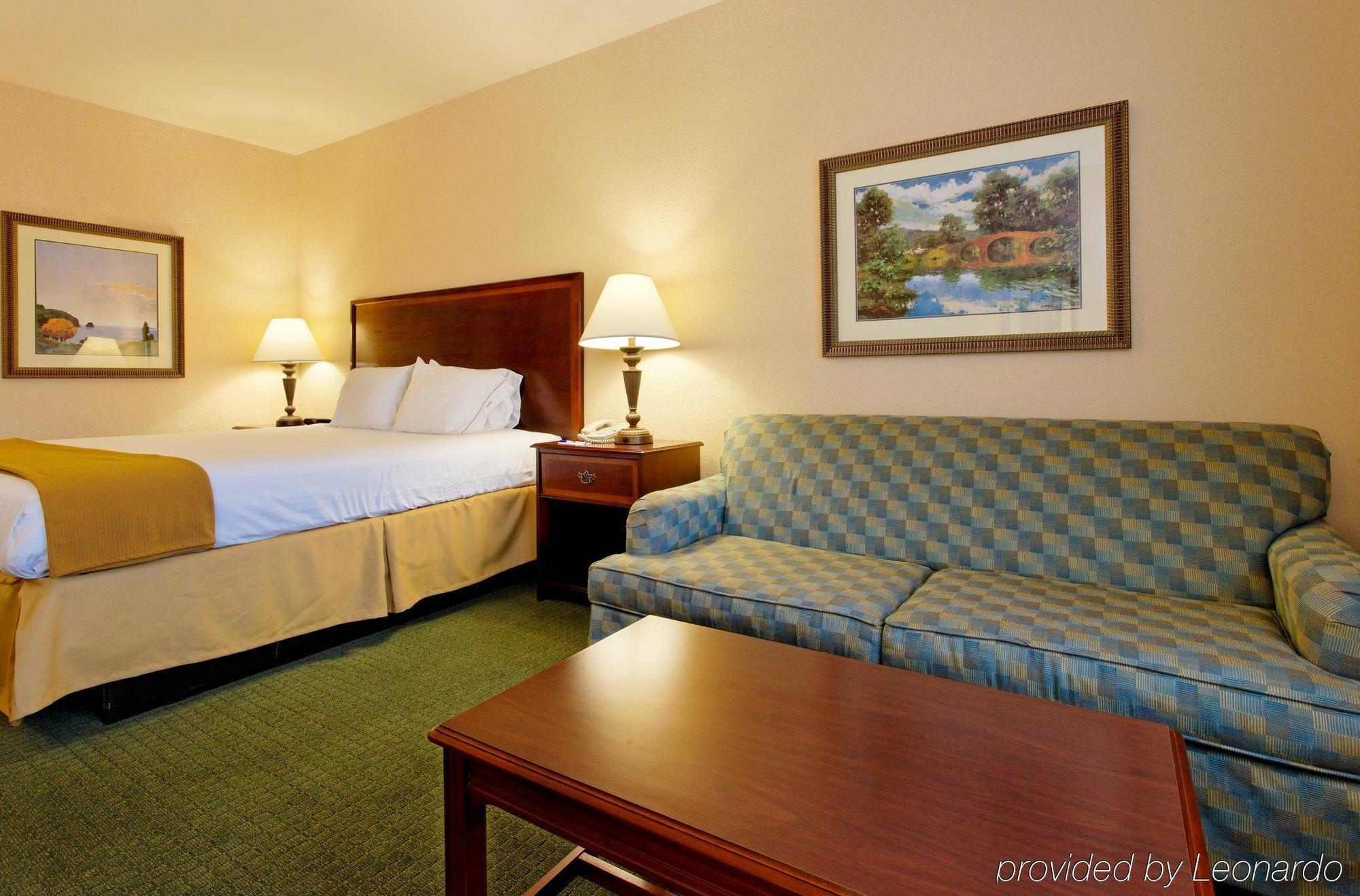 Holiday Inn Express & Suites San Antonio South מראה חיצוני תמונה