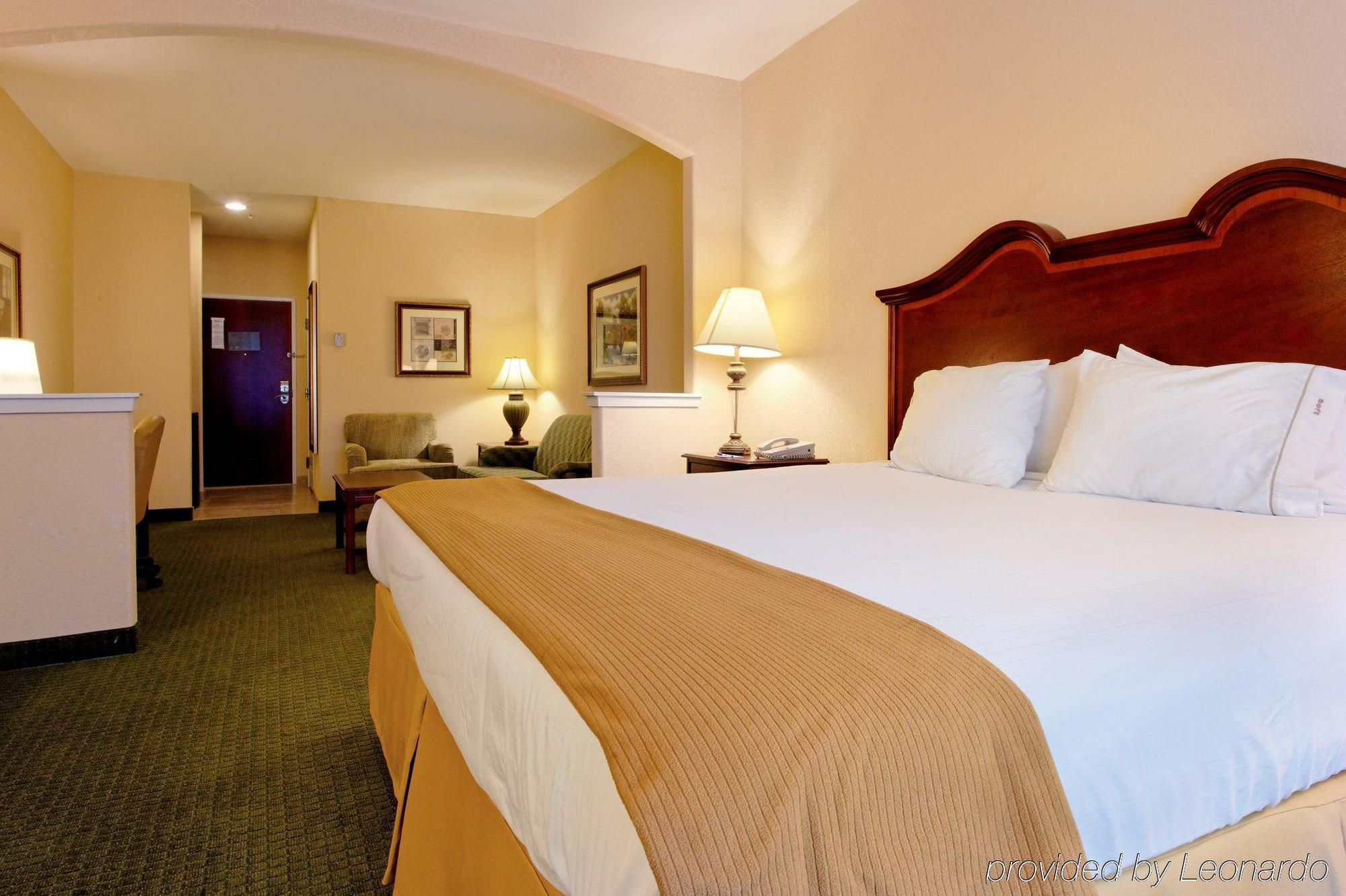 Holiday Inn Express & Suites San Antonio South מראה חיצוני תמונה