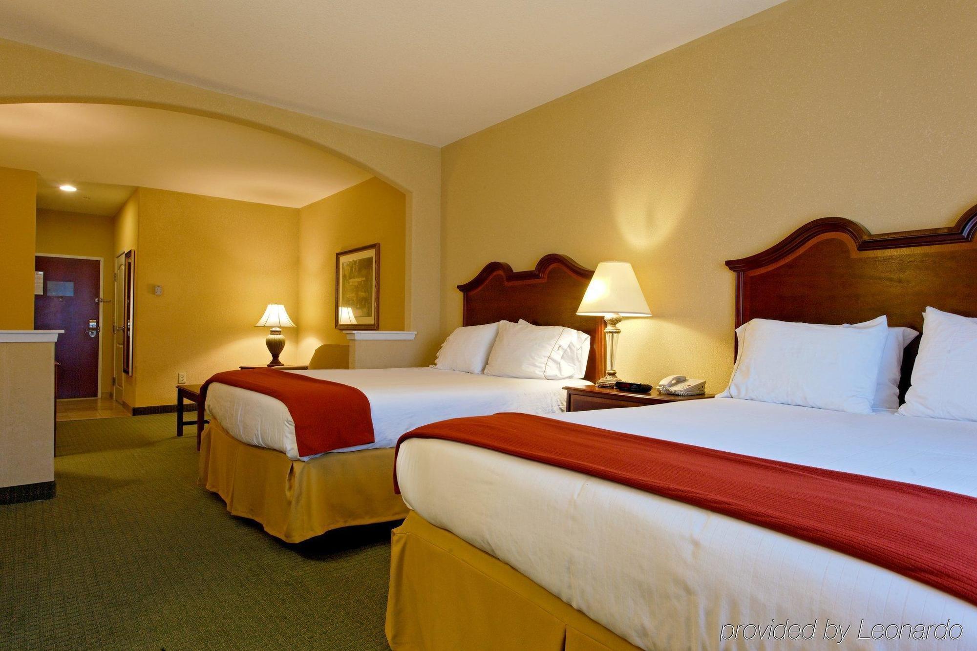 Holiday Inn Express & Suites San Antonio South מראה חיצוני תמונה
