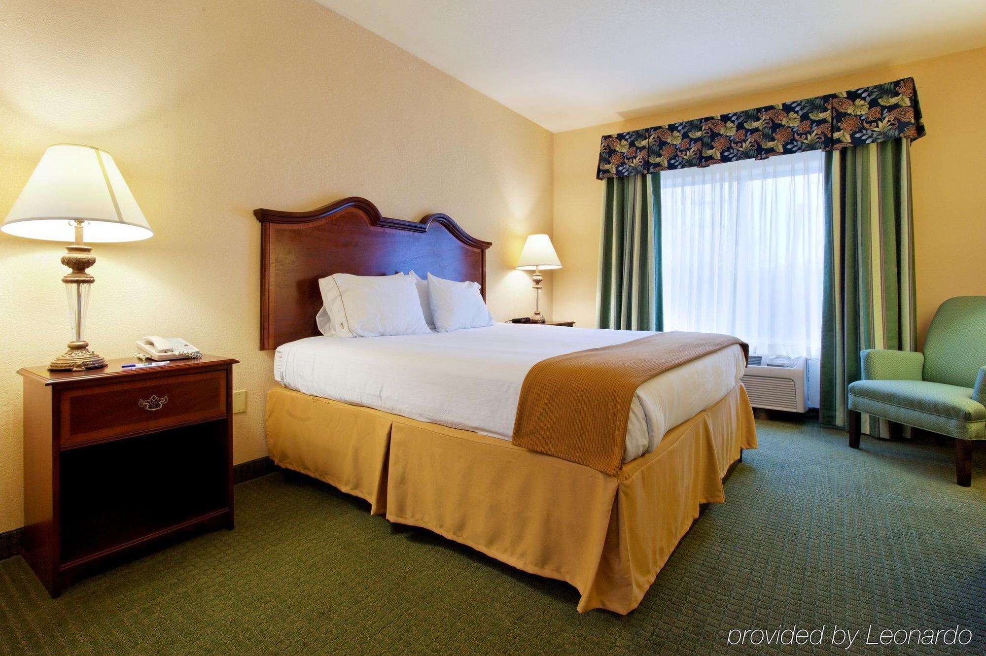 Holiday Inn Express & Suites San Antonio South מראה חיצוני תמונה